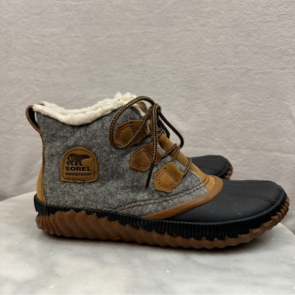 Sorel Out N’ About winter boot ankle bootie lace up duck Sherpa gray rain tan - Picture 7 of 10